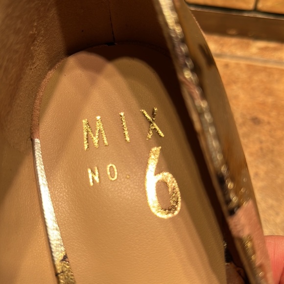 NWOT Floral Platform Heels - Picture 7 of 7